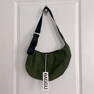Baggu medium crescent bag in bay laurel